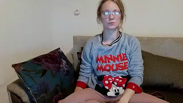 Snapshot of little-leni chatting on 16, 4, 2026 little-leni online show from 16, 4, 2026