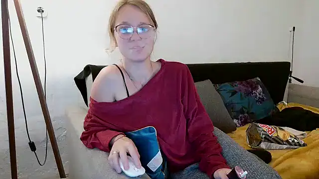 Snapshot of little-leni chatting on 9, 5, 2026 little-leni online show from 9, 5, 2026
