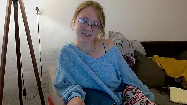 Snapshot of little-leni chatting on 29, 5, 2026 little-leni online show from 29, 5, 2026