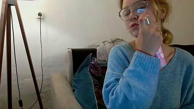 Snapshot of little-leni chatting on 30, 5, 2026 little-leni online show from 30, 5, 2026