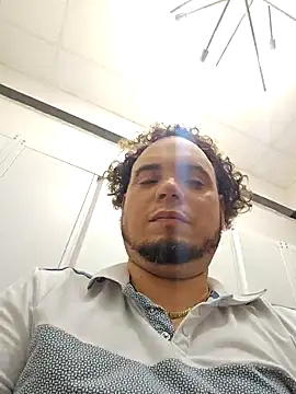 Snapshot of latinoflpr chatting on 25, 4, 2026 latinoflpr online show from 25, 4, 2026