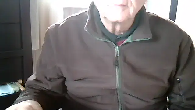 Snapshot of johnjohn622662 chatting on 20, 12, 2025 johnjohn622662 online show from 20, 12, 2025