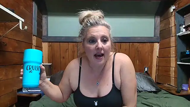 Snapshot of lisaxlovexxx chatting on 2, 5, 2026 lisaxlovexxx online show from 2, 5, 2026