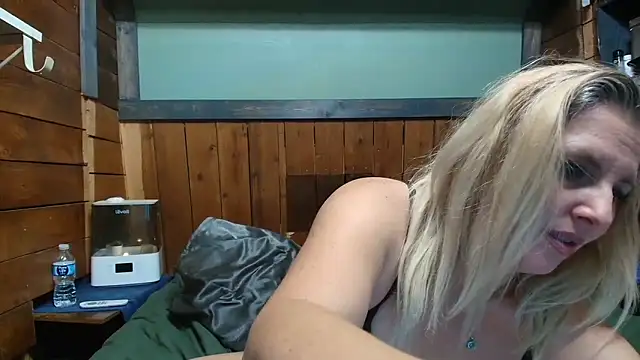 Snapshot of lisaxlovexxx chatting on 3, 5, 2026 lisaxlovexxx online show from 3, 5, 2026
