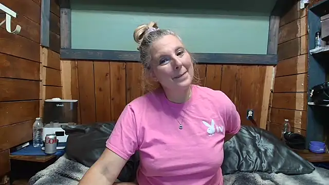 Snapshot of lisaxlovexxx chatting on 17, 5, 2026 lisaxlovexxx online show from 17, 5, 2026