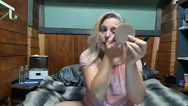 Snapshot of lisaxlovexxx chatting on 18, 5, 2026 lisaxlovexxx online show from 18, 5, 2026