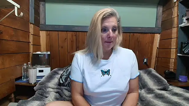 Snapshot of lisaxlovexxx chatting on 19, 5, 2026 lisaxlovexxx online show from 19, 5, 2026