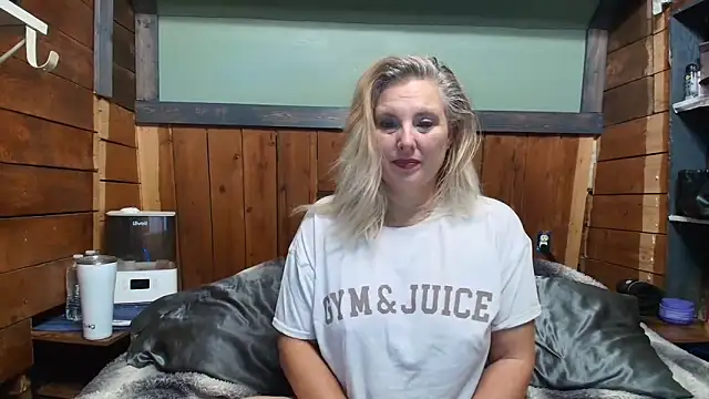 Snapshot of lisaxlovexxx chatting on 20, 5, 2026 lisaxlovexxx online show from 20, 5, 2026
