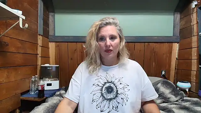 Snapshot of lisaxlovexxx chatting on 23, 5, 2026 lisaxlovexxx online show from 23, 5, 2026