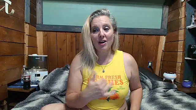 Snapshot of lisaxlovexxx chatting on 27, 5, 2026 lisaxlovexxx online show from 27, 5, 2026