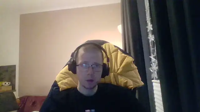 Snapshot of David250692 chatting on 20, 10, 2025 David250692 online show from 20, 10, 2025