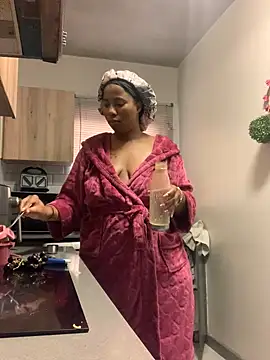 Snapshot of CurvyDesire1 chatting on 21, 2, 2025 CurvyDesire1 online show from 21, 2, 2025