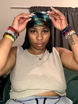 Snapshot of CurvyDesire1 chatting on 9, 10, 2025 CurvyDesire1 online show from 9, 10, 2025