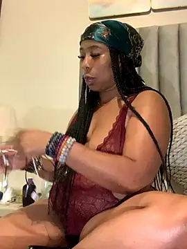 Snapshot of CurvyDesire1 chatting on 10, 10, 2025 CurvyDesire1 online show from 10, 10, 2025