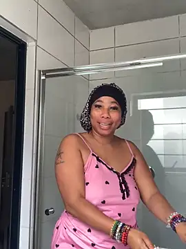 Snapshot of CurvyDesire1 chatting on 17, 10, 2025 CurvyDesire1 online show from 17, 10, 2025