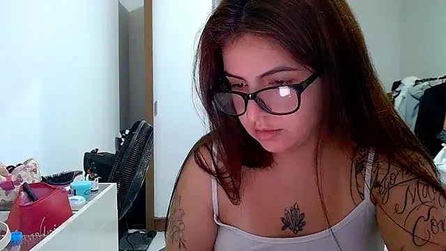 Snapshot of chelbyy chatting on 11, 11, 2025 chelbyy online show from 11, 11, 2025