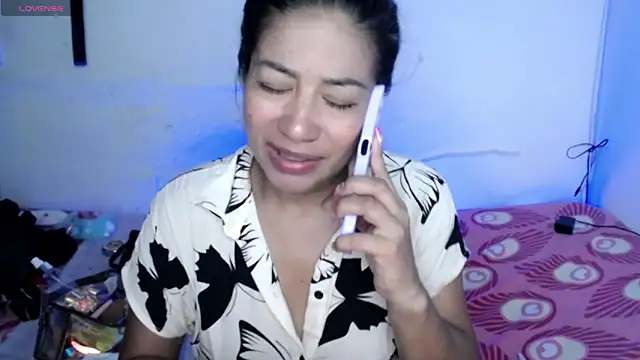 Snapshot of ninatiny chatting on 15, 4, 2026 ninatiny online show from 15, 4, 2026