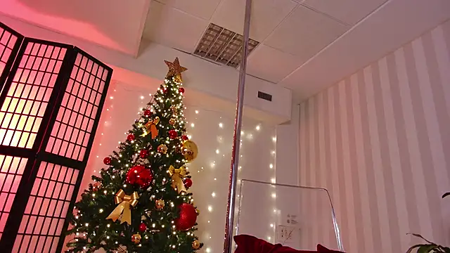 girl nextd00r online show from 14, 12, 2024