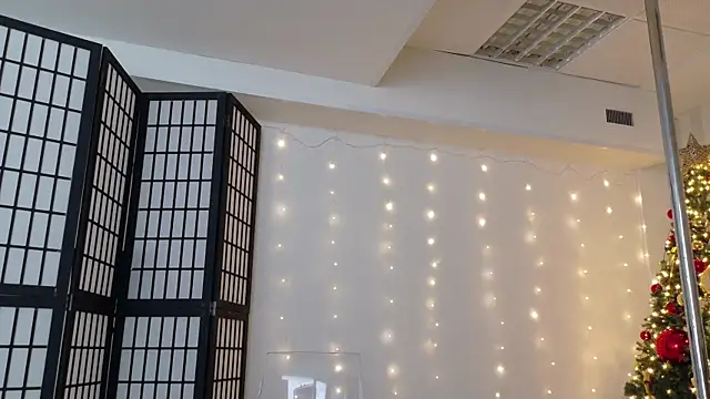 girl nextd00r online show from 30, 12, 2024