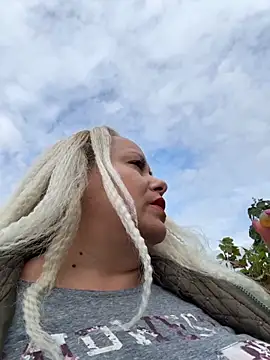 Snapshot of SabinaSweety chatting on 14, 10, 2025 SabinaSweety online show from 14, 10, 2025