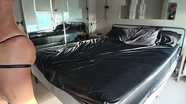 MikyFoxx online show from 17, 12, 2025