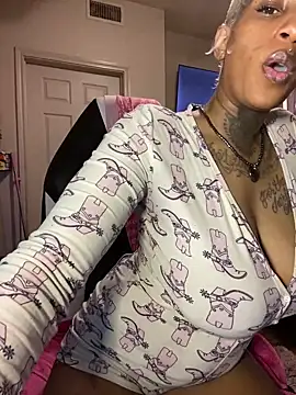 Snapshot of MzParker chatting on 19, 2, 2025 MzParker online show from 19, 2, 2025