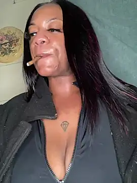 Snapshot of AlexaTheSlut chatting on 4, 1, 2025 AlexaTheSlut online show from 4, 1, 2025