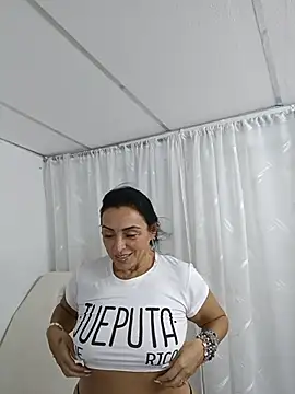 Snapshot of zullyxhot chatting on 6, 6, 2026 zullyxhot online show from 6, 6, 2026
