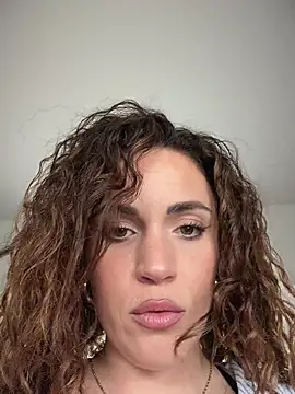 Clara-xoxo online show from 3, 3, 2026