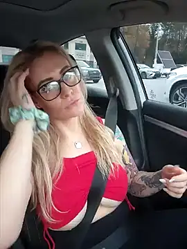 Snapshot of HollyTattoo chatting on 8, 12, 2024 HollyTattoo online show from 8, 12, 2024