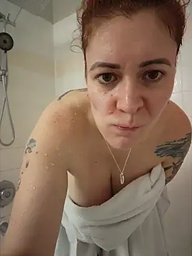 Snapshot of HollyTattoo chatting on 7, 10, 2025 HollyTattoo online show from 7, 10, 2025