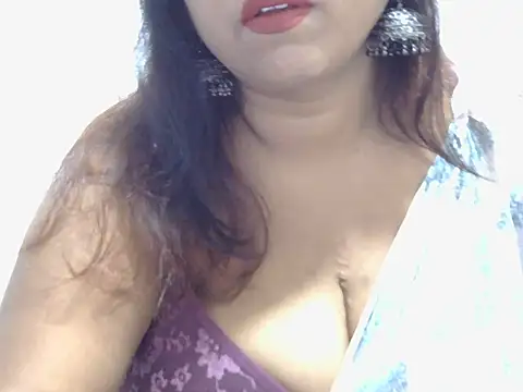 Snapshot of ROSEE_MERRYYYY chatting on 8, 6, 2026 ROSEE MERRYYYY online show from 8, 6, 2026