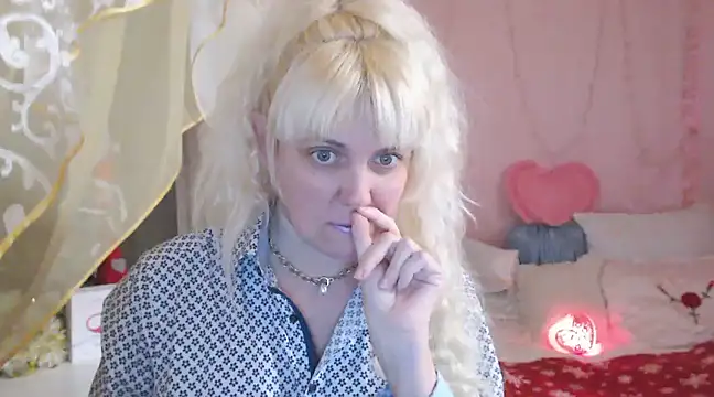 SunnySylvia online show from 4, 1, 2025