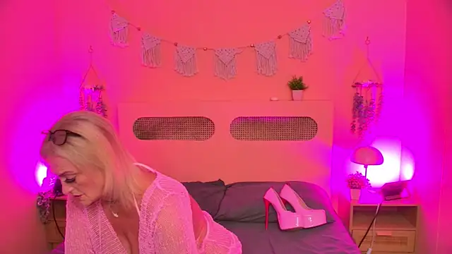 SarahDanielBabestation online show from 27, 7, 2026