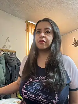 latinfemale online show from 15, 4, 2026