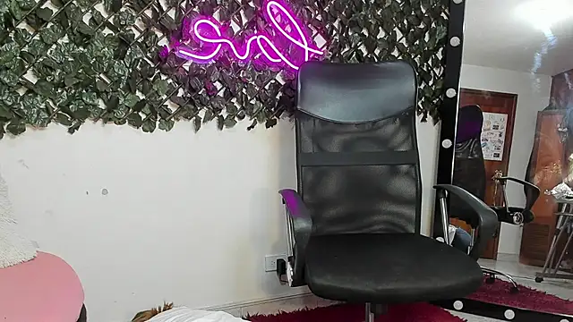 Snapshot of DestinyHills chatting on 19, 1, 2026 DestinyHills online show from 19, 1, 2026