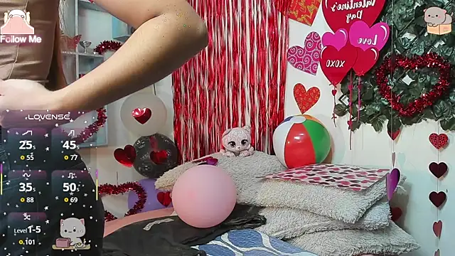 Snapshot of DestinyHills chatting on 13, 2, 2026 DestinyHills online show from 13, 2, 2026