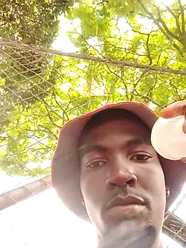 Snapshot of Jheronn28 chatting on 13, 10, 2025 Jheronn28 online show from 13, 10, 2025