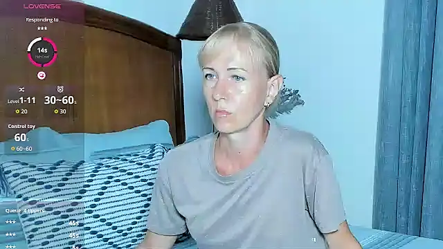 Snapshot of Christine_35 chatting on 17, 11, 2025 Christine 35 online show from 17, 11, 2025