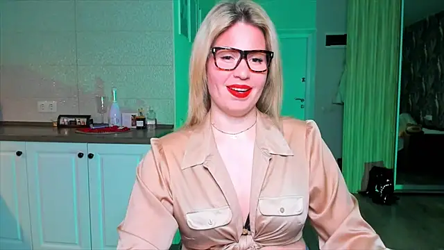 HotTiffani online show from 3, 2, 2026