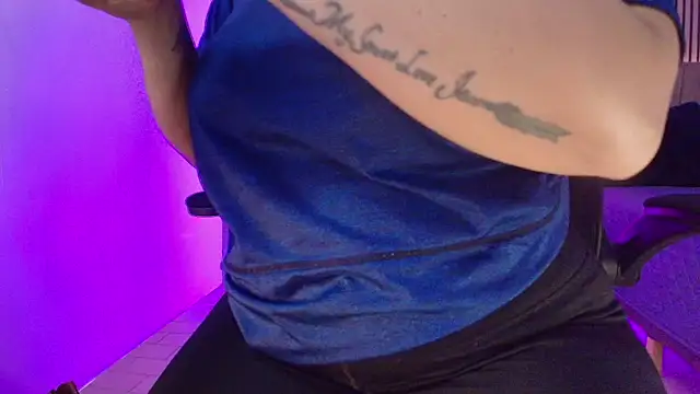 Snapshot of JuliRamirez chatting on 15, 4, 2026 JuliRamirez online show from 15, 4, 2026