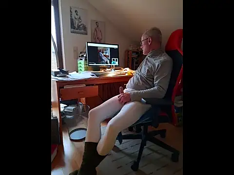 Snapshot of BerndisCam chatting on 4, 2, 2026 BerndisCam online show from 4, 2, 2026