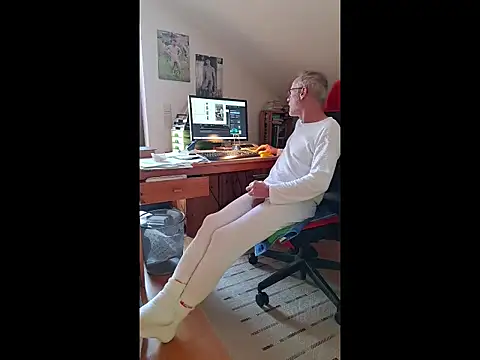 Snapshot of BerndisCam chatting on 4, 3, 2026 BerndisCam online show from 4, 3, 2026