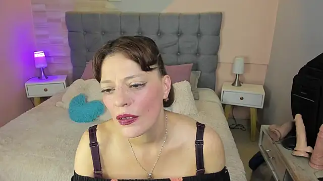  Abril W online show from 24, 10, 2025