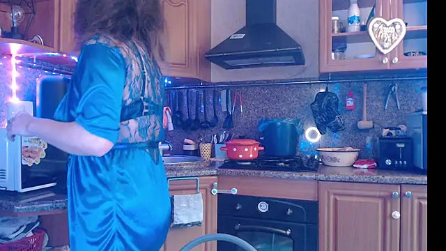 Snapshot of LizaCakes chatting on 11, 12, 2024 LizaCakes online show from 11, 12, 2024