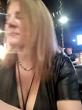 Snapshot of LizaCakes chatting on 6, 3, 2025 LizaCakes online show from 6, 3, 2025