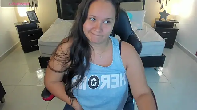 Snapshot of emily_lovexx chatting on 9, 9, 2025 emily lovexx online show from 9, 9, 2025