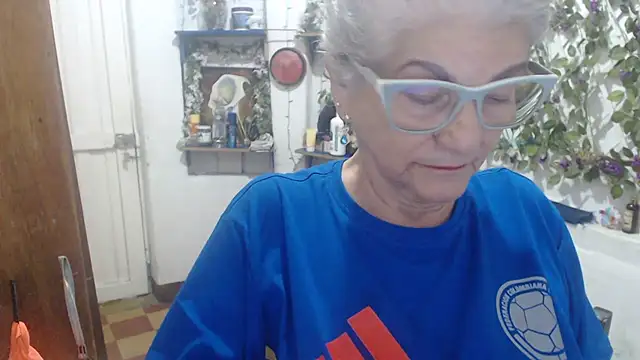 Snapshot of FunnyGrandma chatting on 4, 7, 2026 FunnyGrandma online show from 4, 7, 2026