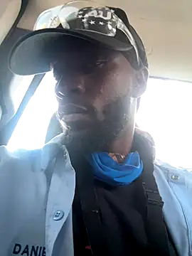 Snapshot of danieldonte chatting on 17, 11, 2025 danieldonte online show from 17, 11, 2025