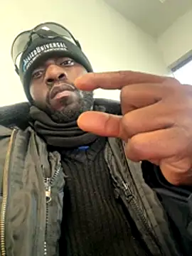 Snapshot of danieldonte chatting on 4, 12, 2025 danieldonte online show from 4, 12, 2025